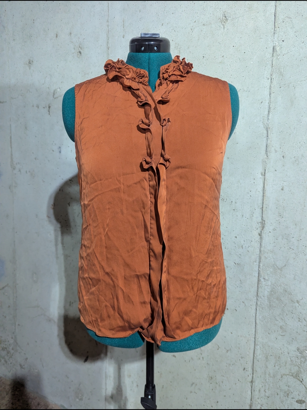 Elie Tahari Rust Sleeveless Ruffle-Trim Blouse